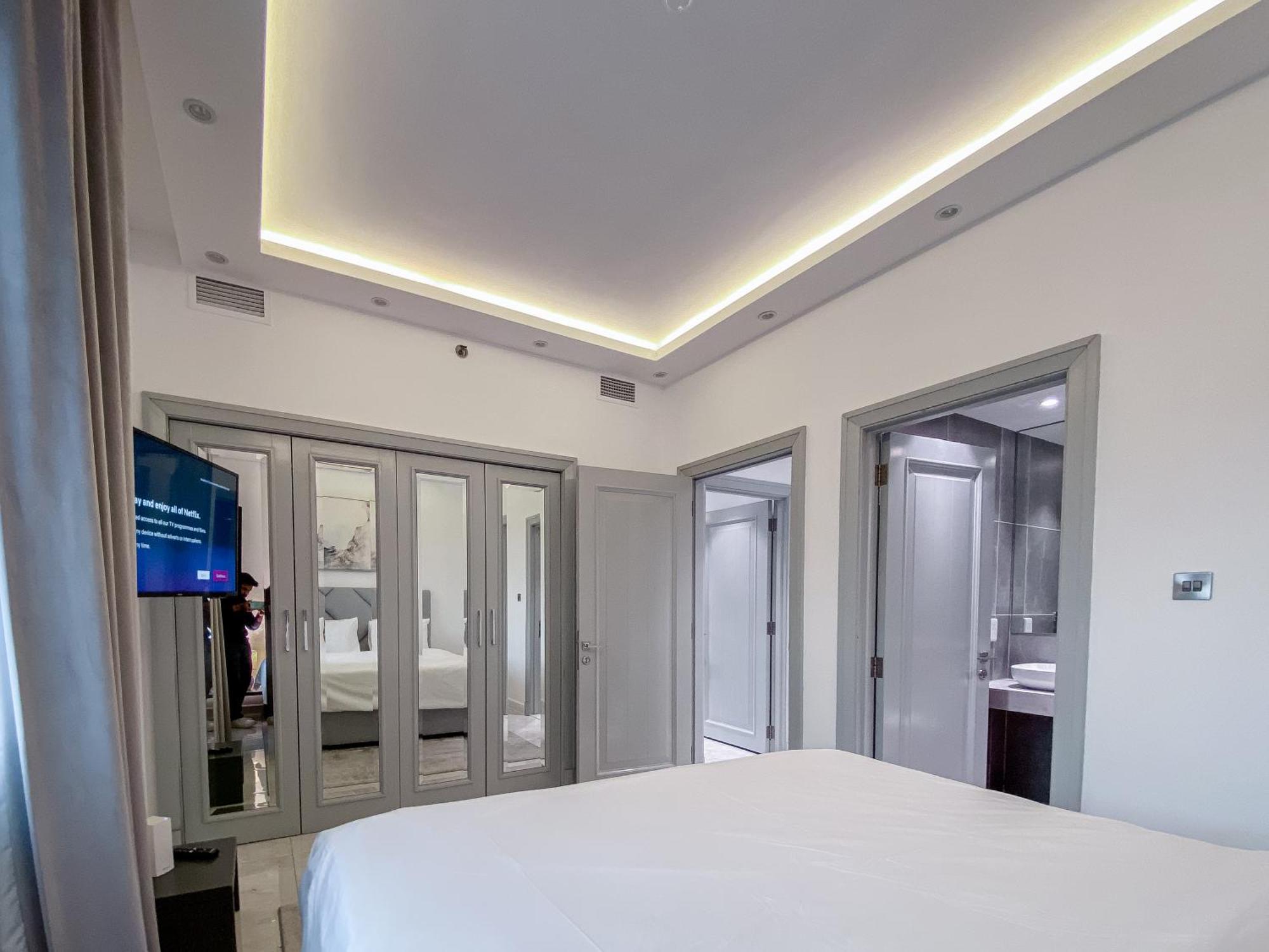 Live The Burj Lifestyle In Timeless Oldtown By Sbh