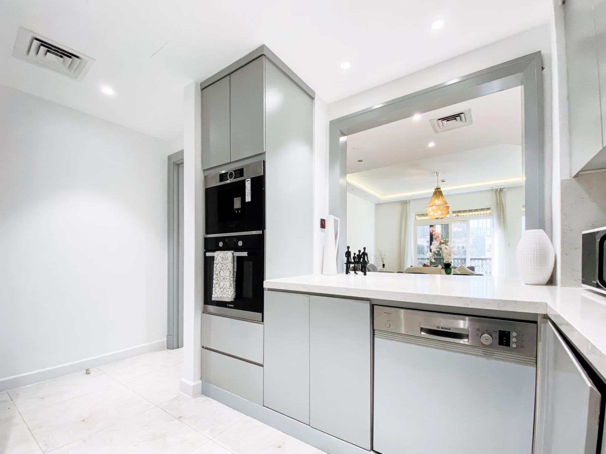 Live The Burj Lifestyle In Timeless Oldtown By Sbh * Dubai