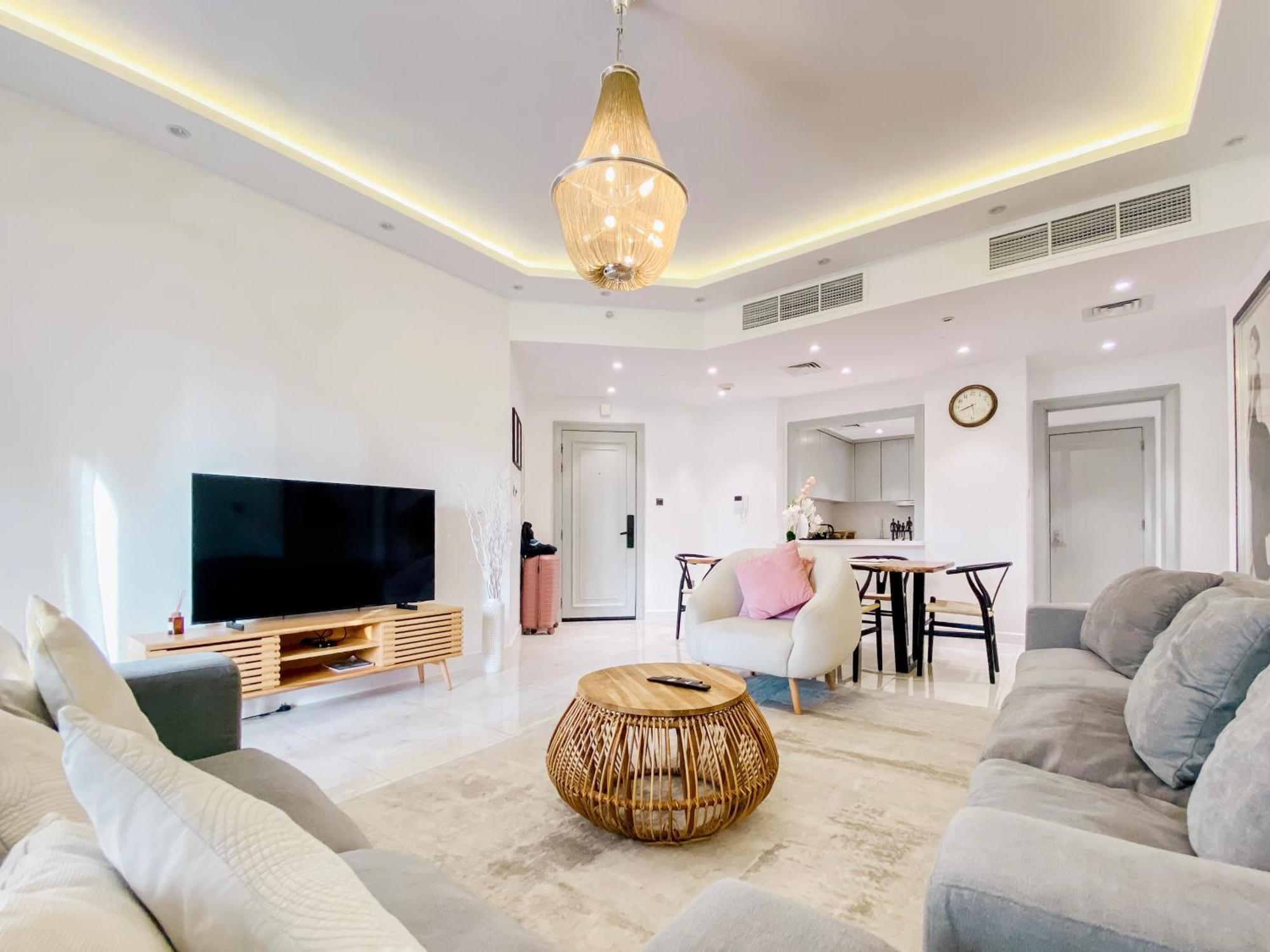 Live The Burj Lifestyle In Timeless Oldtown By Sbh