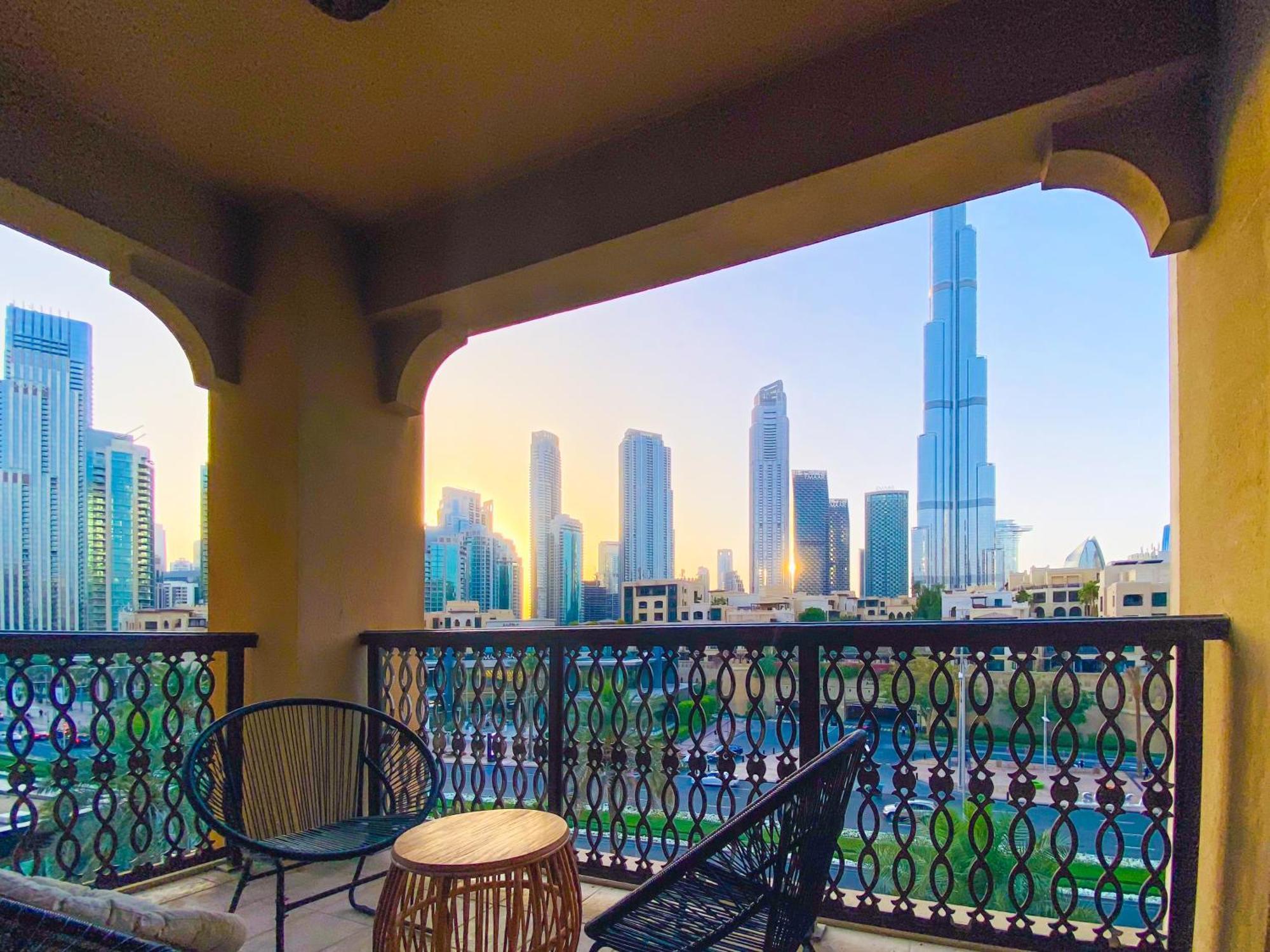 Live The Burj Lifestyle In Timeless Oldtown By Sbh Apartment